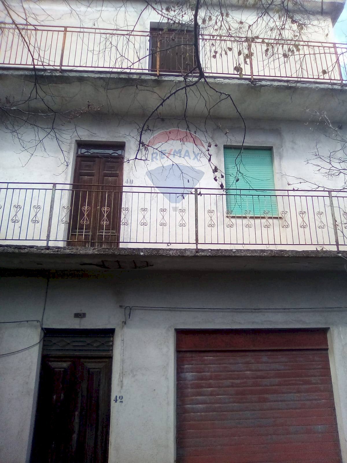 Edificio all\'aperto - Casa indipendente Strada Provinciale 157
 
39-44, Tortorici - foto 3