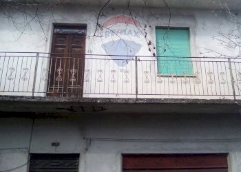 Edificio all\'aperto - Casa indipendente Strada Provinciale 157
 
39-44, Tortorici - foto 3