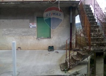 Edificio all\'aperto - Casa indipendente Strada Provinciale 157
 
39-44, Tortorici - foto 4