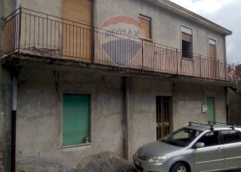 Edificio all\'aperto - Casa indipendente Strada Provinciale 157
 
39-44, Tortorici - foto 5