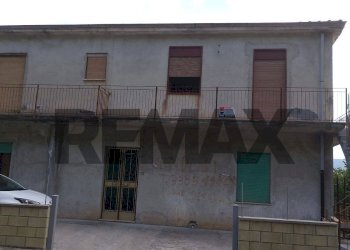 Edificio all\'aperto - Independent house Strada Provinciale 157
 
39-44, Tortorici - photo 1