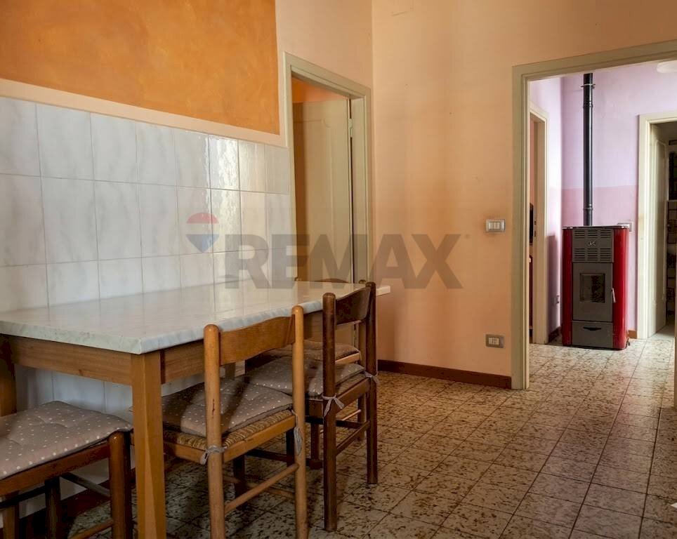 Sala da pranzo - Trilocale Via Del Castello
 
1, Bucine - foto 3