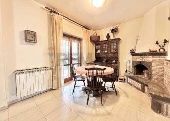 Sala da pranzo - Villa a Schiera via Onorato Carlandi
 
79, Manziana - foto 12