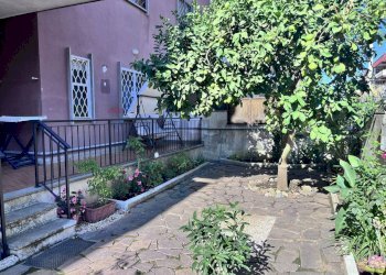 Giardino - Trilocale via  Sebastopoli
 
15, Pomezia - foto 19