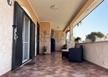 veranda - Casa semi indipendente viale piave
 
74, Ardea - foto 2