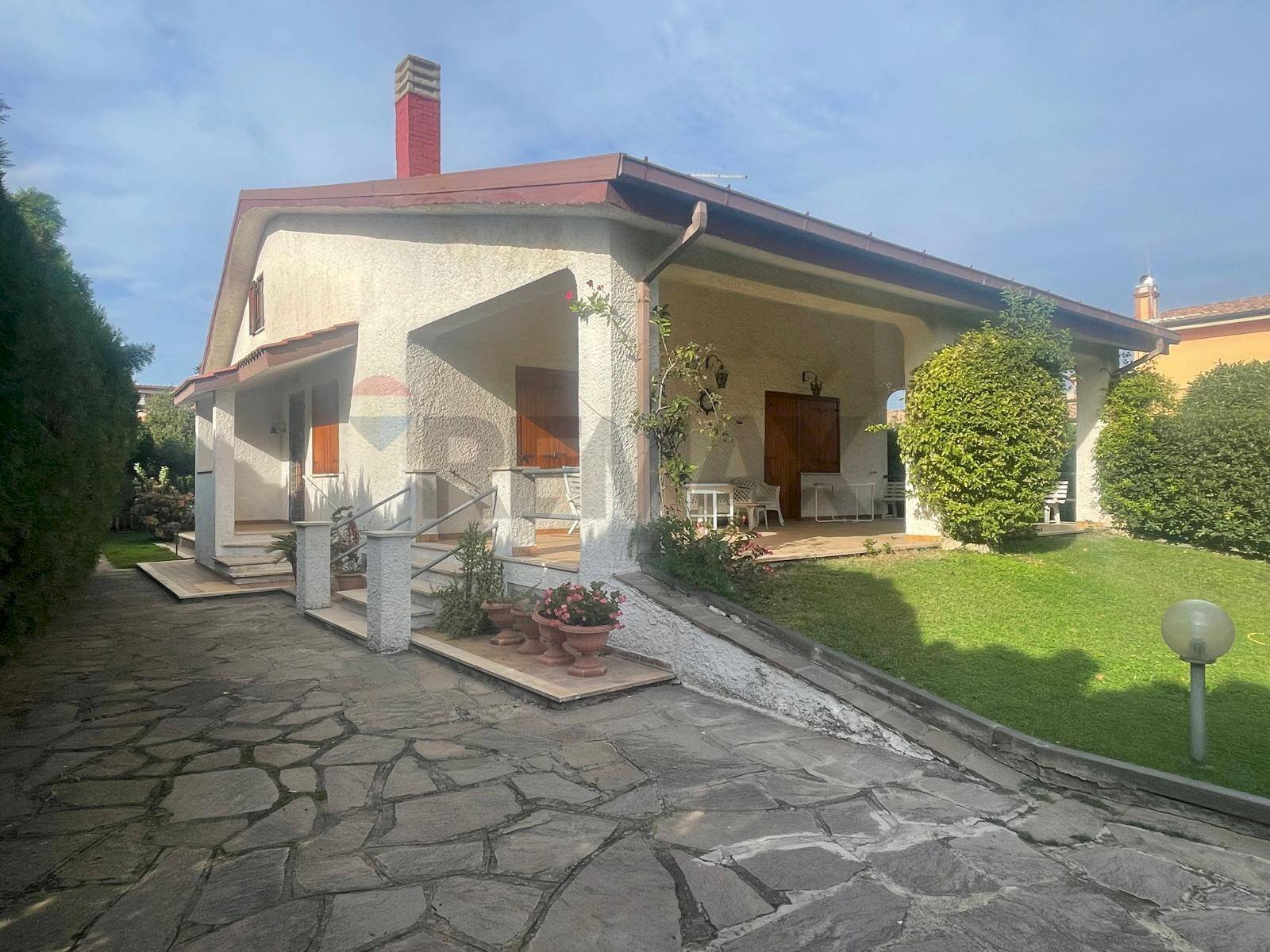 Casa all\'aperto - Villa VIA TRONTO
 
33, Ardea - foto 1