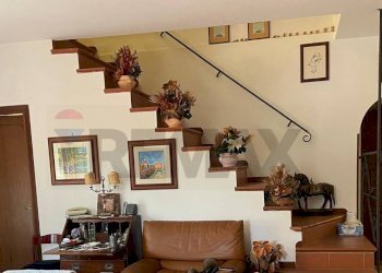 Scale - Villa VIA TRONTO
 
33, Ardea - foto 9