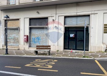 Edificio all\'aperto - Locale Commerciale fonte anticolana
 
8, Fiuggi - foto 1