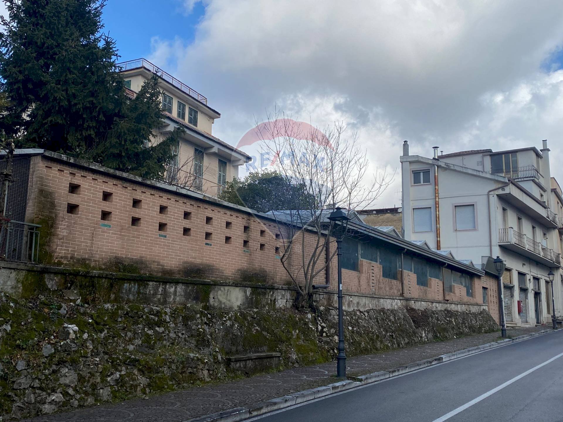 Edificio all\'aperto - Locale Commerciale fonte anticolana
 
8, Fiuggi - foto 1