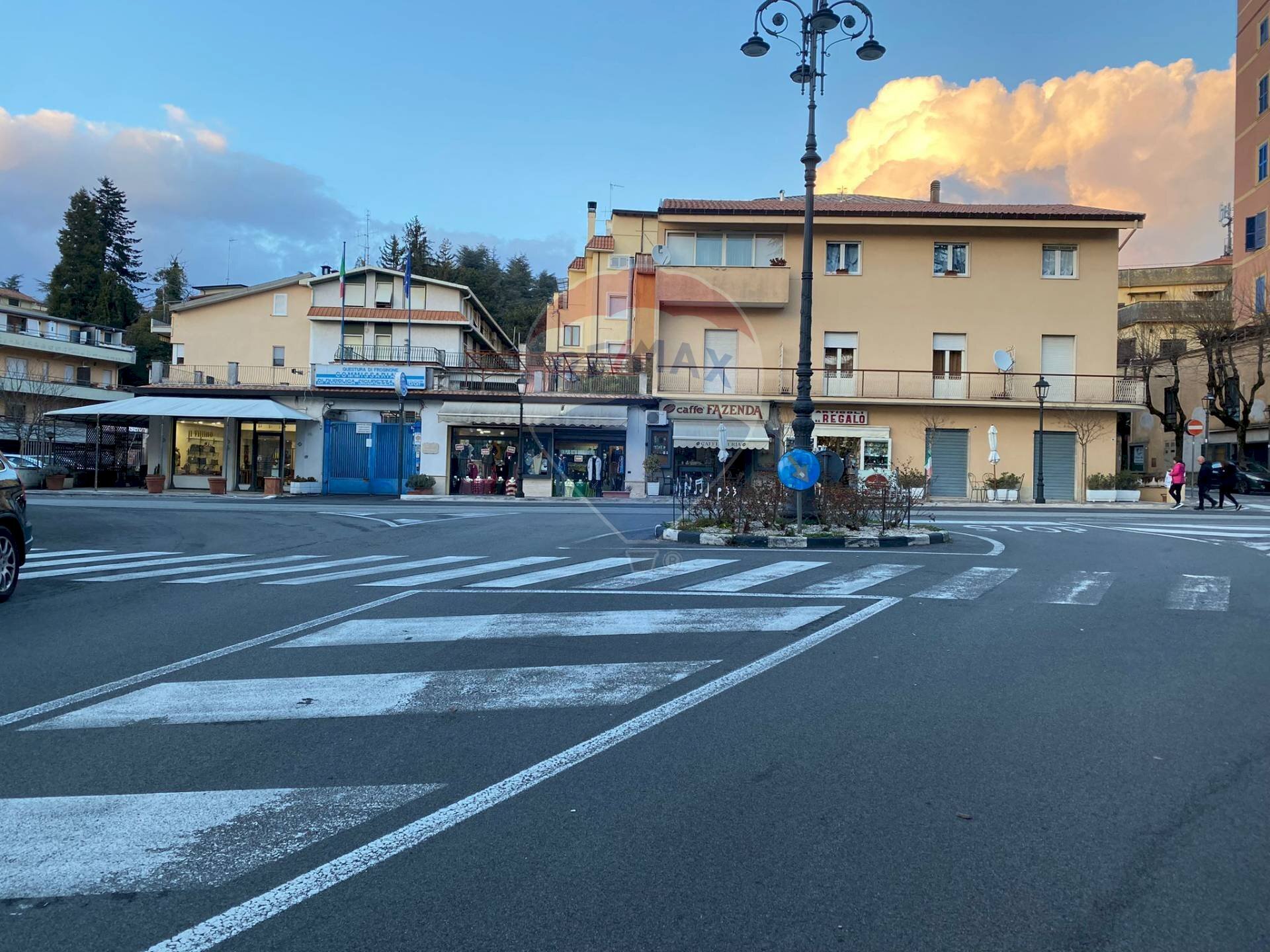 Edificio all\'aperto - Locale Commerciale fonte anticolana
 
8, Fiuggi - foto 1