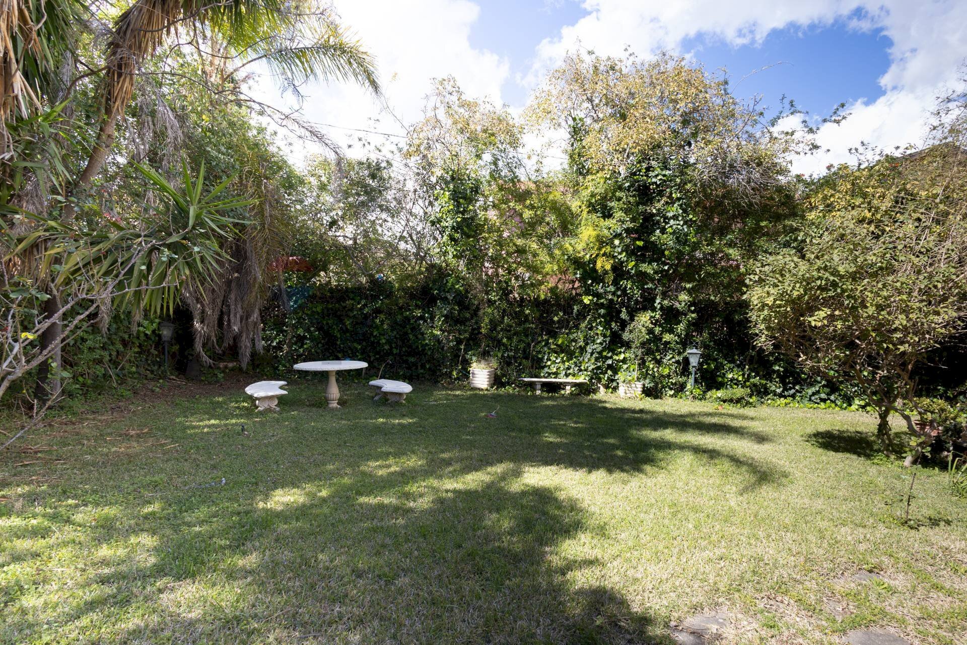 Giardino - Villa Via Alcide de Gasperi
 
21, Sant'Agata Li Battiati - foto 2