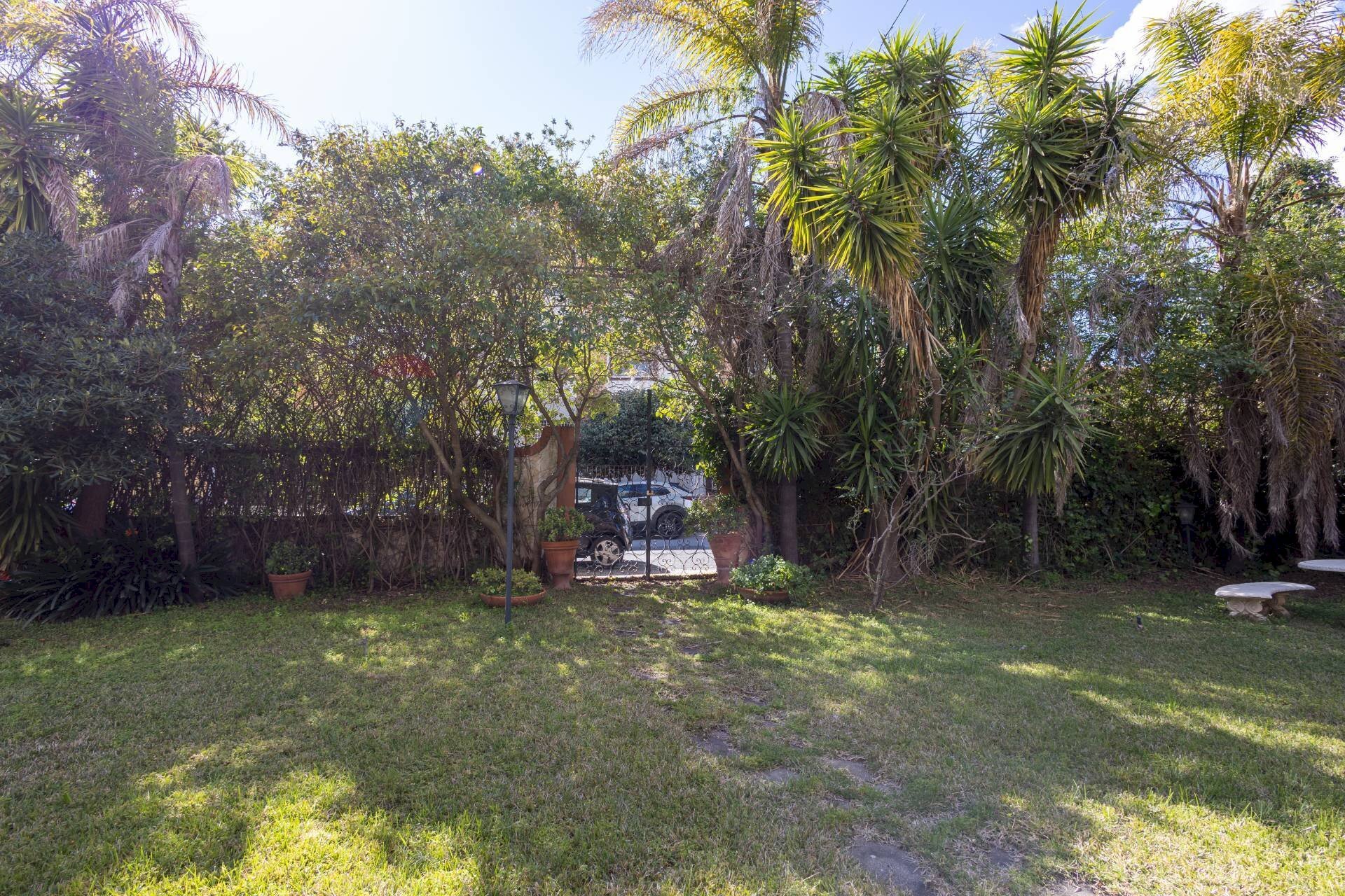 Giardino - Villa Via Alcide de Gasperi
 
21, Sant'Agata Li Battiati - foto 3