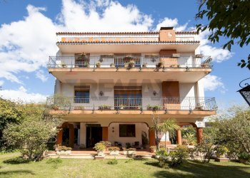 Edificio all\'aperto - Villa Via Alcide de Gasperi
 
21, Sant'Agata Li Battiati - foto 1