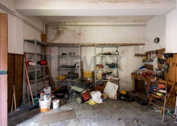 Dispensa di stoccaggio - Villa Via Alcide de Gasperi
 
21, Sant'Agata Li Battiati - foto 13