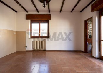 Stanza vuota - Villa Via Alcide de Gasperi
 
21, Sant'Agata Li Battiati - foto 20