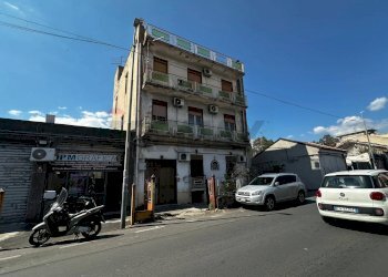 Edificio all\'aperto - Four-room apartment Via Palermo
 
727, Catania - photo 1