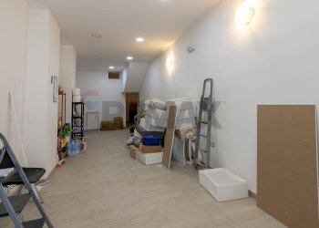 Non correlato - Locale Commerciale Via G. Garibaldi
 
82, Palazzolo Acreide - foto 3