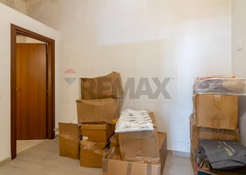 Camera / camera da letto - Locale Commerciale Via G. Garibaldi
 
82, Palazzolo Acreide - foto 8