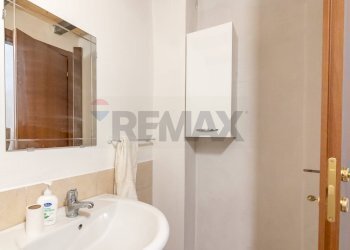 Bagno - Locale Commerciale Via G. Garibaldi
 
82, Palazzolo Acreide - foto 11