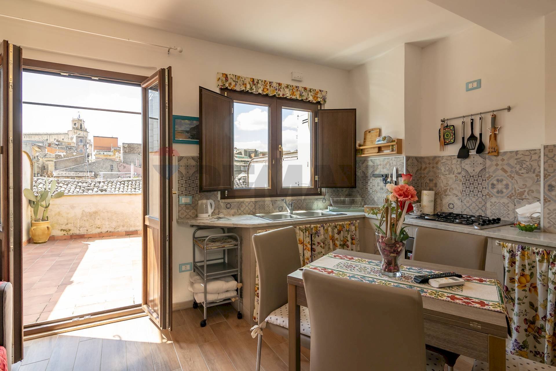 Cucina - Bilocale Via G. Garibaldi
 
80, Palazzolo Acreide - foto 1