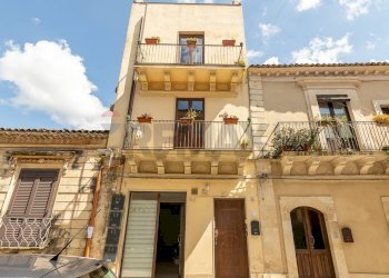 Edificio all\'aperto - Bilocale Via G. Garibaldi
 
80, Palazzolo Acreide - foto 4