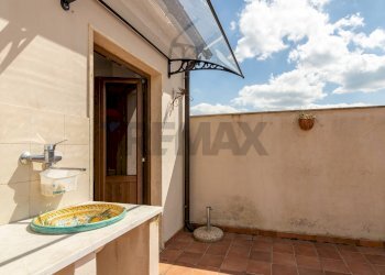 Balcone - Bilocale Via G. Garibaldi
 
80, Palazzolo Acreide - foto 23