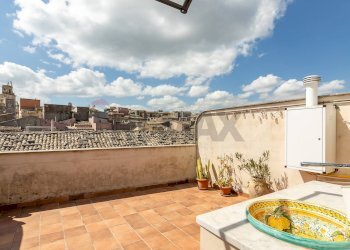 Terrazza - Bilocale Via G. Garibaldi
 
80, Palazzolo Acreide - foto 24