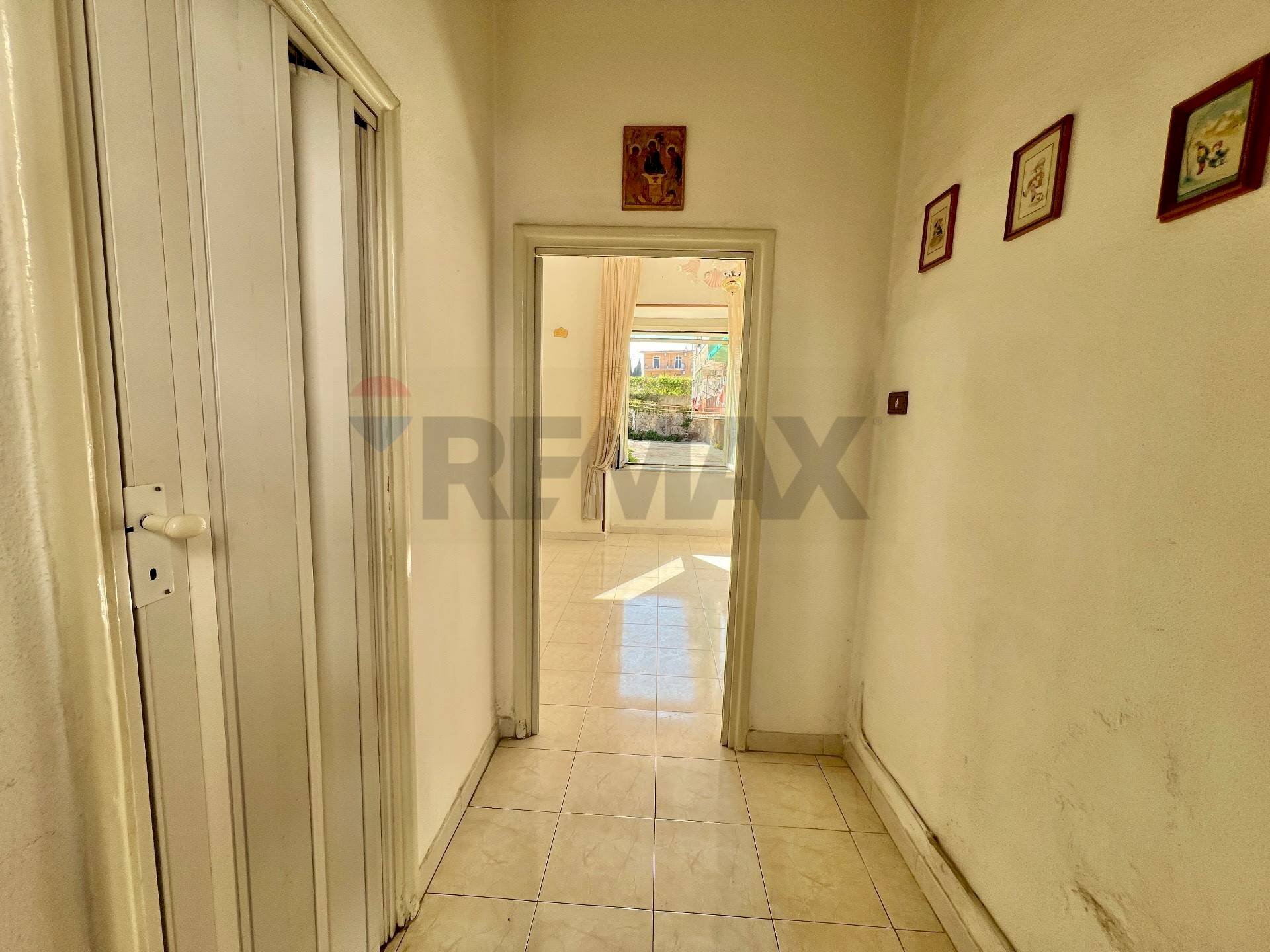 Hall / corridoio - Bilocale Via Giovanni Antonio Campano
 
198, Napoli - foto 3
