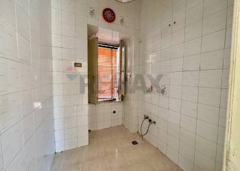 Bagno - Bilocale Via Giovanni Antonio Campano
 
198, Napoli - foto 7