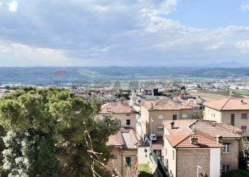 Edificio all\'aperto - Three-room apartment Osimo - photo 16