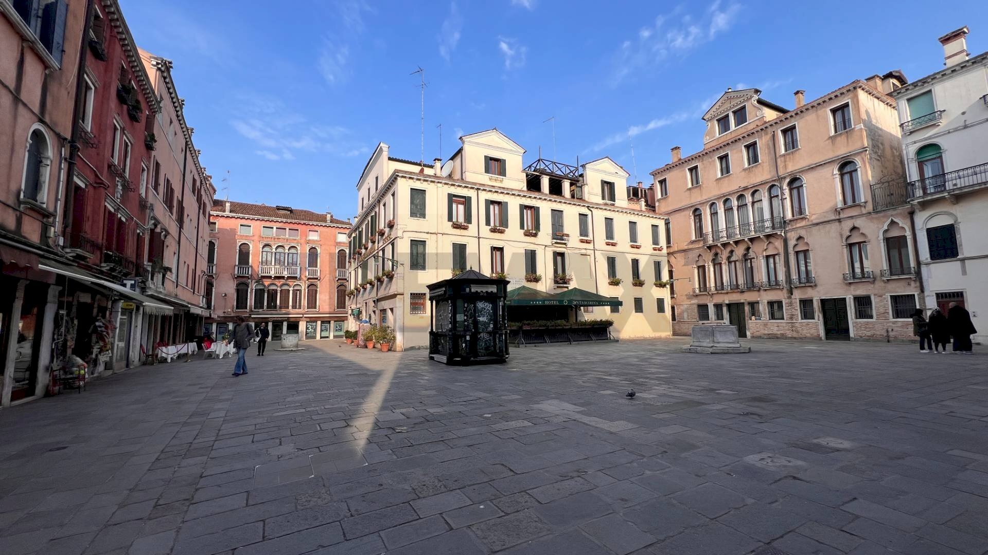 Edificio all\'aperto - Laboratorio campo santa marina, Venezia - foto 1