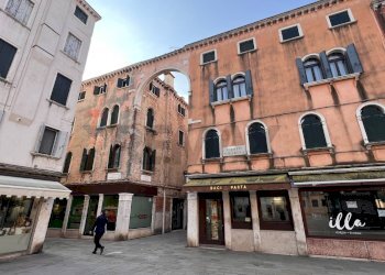 Edificio all\'aperto - Laboratorio campo santa marina, Venezia - foto 10