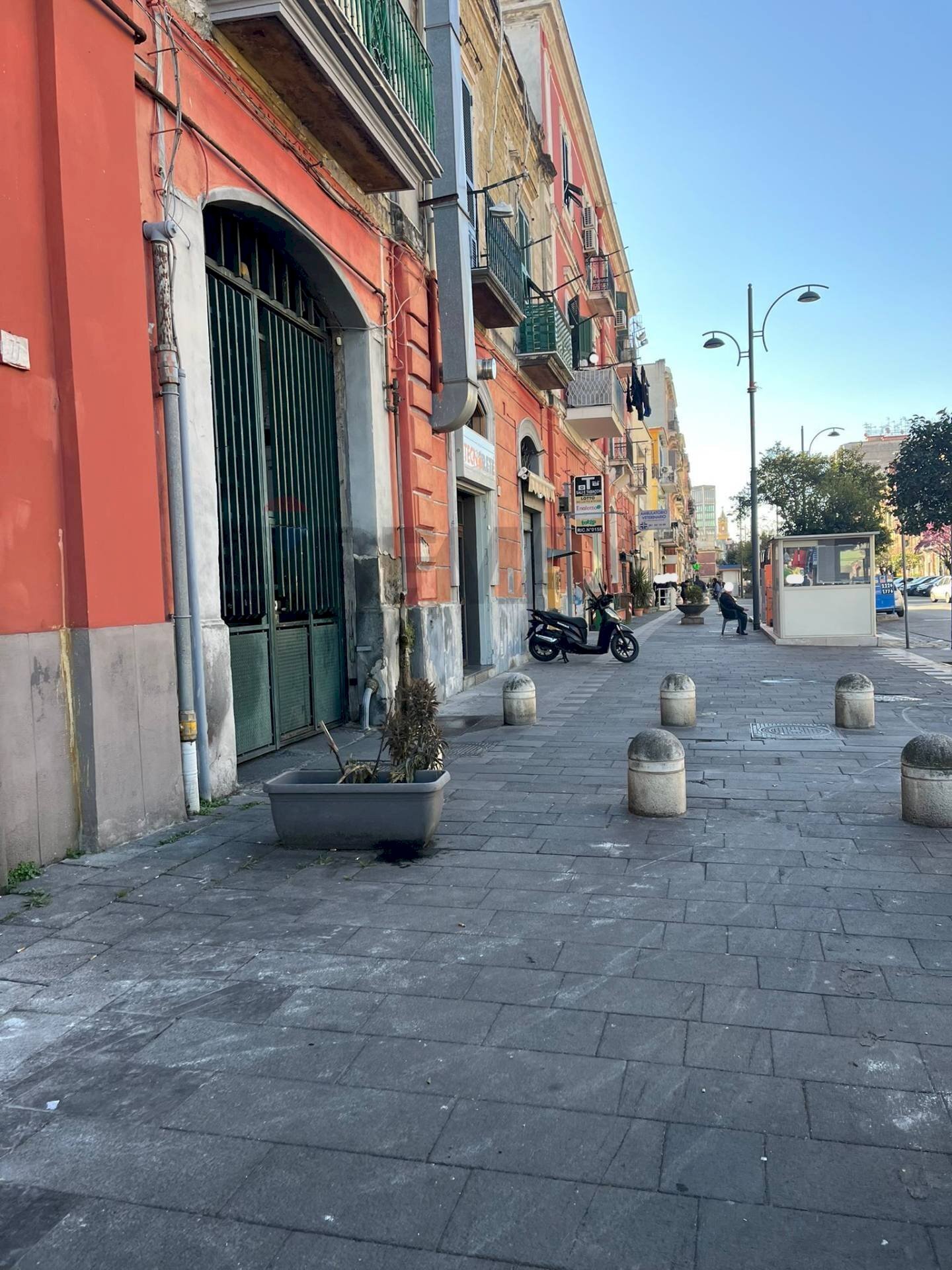 Edificio all\'aperto - Bilocale Viale Margherita a Ponticelli
 
75, Napoli - foto 1