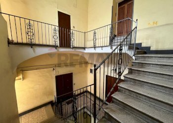 Scale - Bilocale Viale Margherita a Ponticelli
 
75, Napoli - foto 4