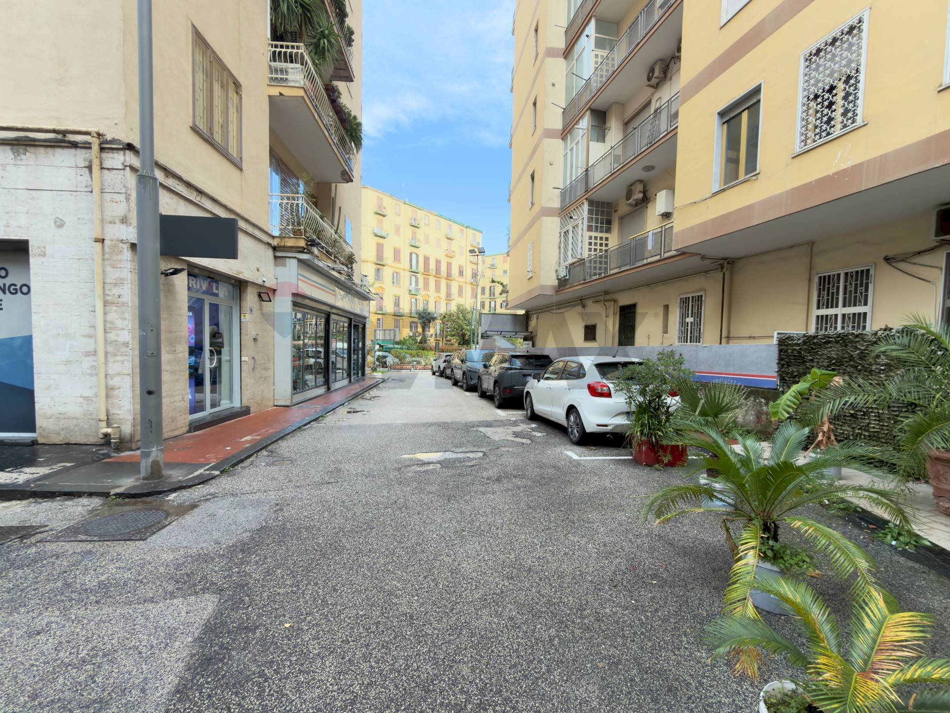 Edificio all\'aperto - Shop Via Giovanni Battista Ruoppolo
 
15, Napoli - photo 1