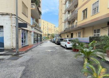 Edificio all\'aperto - Shop Via Giovanni Battista Ruoppolo
15, Napoli - photo 1