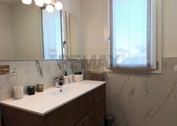 Bagno - Bilocale Via Cremonese
 
120, Parma - foto 28