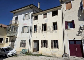 Edificio all\'aperto - Casa semi indipendente Via Cimitero
 
44, Valdobbiadene - foto 1