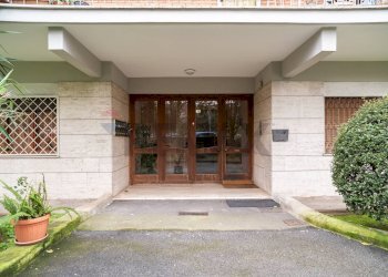 Edificio all\'aperto - Two-room apartment Via Della Stazione Di Ottavia
 
21, Roma - photo 2