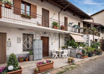 Casa all\'aperto - Casa semi indipendente VIA INDIPENDENZA
 
14, Cairate - foto 2