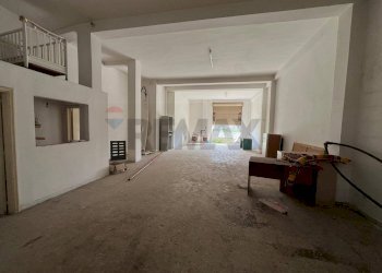 Hall / corridoio - Magazzino via Pasubio
 
15, Triggiano - foto 7