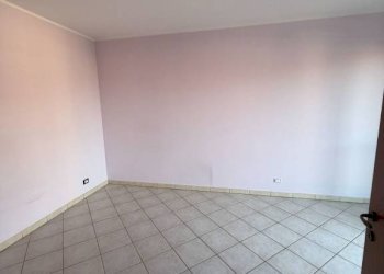 Camera da letto - Bilocale via Ternavasso, 17, Poirino - foto 24
