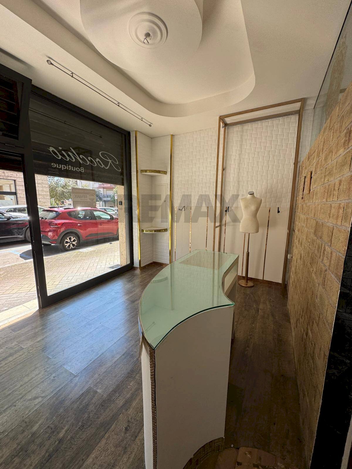 Hall / corridoio - Locale Commerciale via Riccardo di San Germano
 
56, Cassino - foto 3