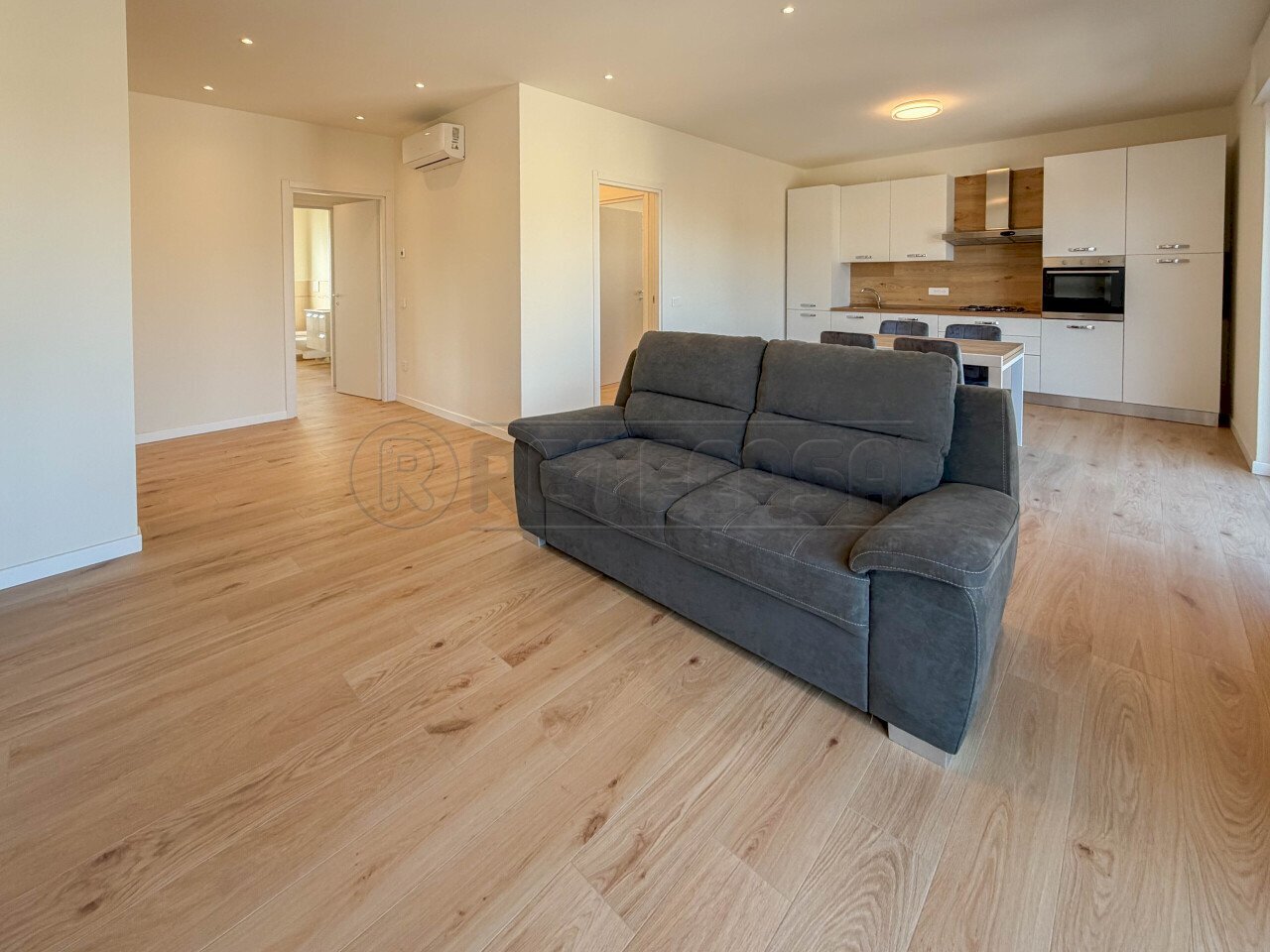 zona giorno - Apartment Viale Italia, Creazzo - photo 3