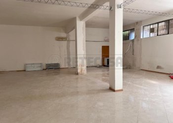1.jpeg - Commercial Premises Via Pier Maria Rosso di San Secondo 107, Caltanissetta - photo 2