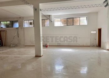 4.jpeg - Commercial Premises Via Pier Maria Rosso di San Secondo 107, Caltanissetta - photo 3