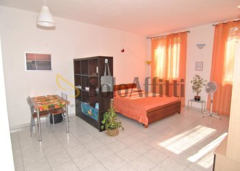 VANO PRINCIPALE - One-room apartment Via de Larderel 88, Livorno - photo 1