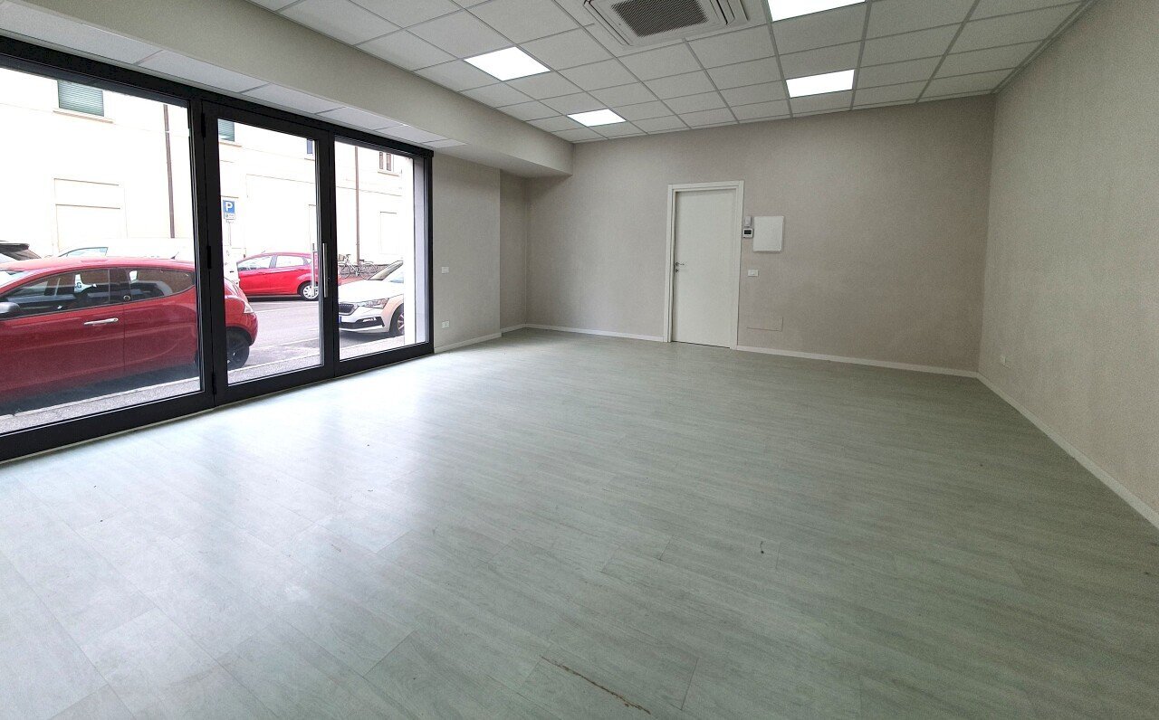 20250905_153515.jpg - Commercial Premises TRAV. VIA MILANO, Brescia - photo 1