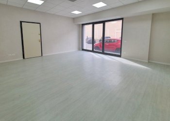 20250905_153802.jpg - Commercial Premises TRAV. VIA MILANO, Brescia - photo 2