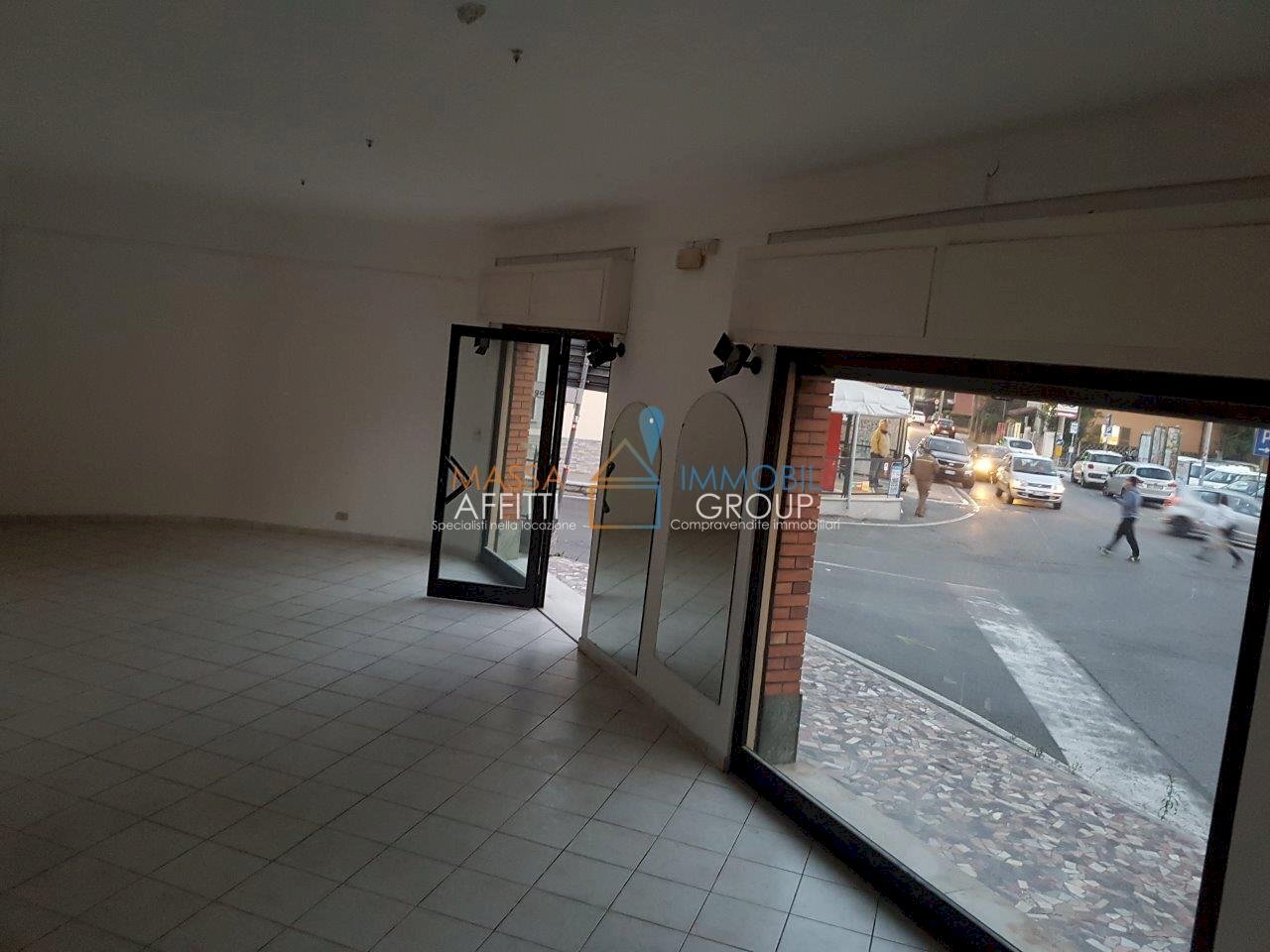 20181112_170808 (1).jpg - Locale Commerciale Via Don Minzoni 10, Massa - foto 1